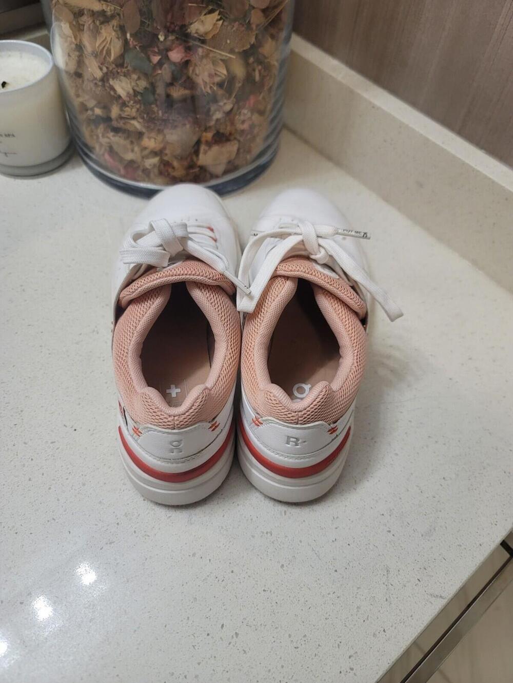 On THE ROGER Advantage - White / Rosehip - Womens Sz 6.5 - Picture 4 of 7